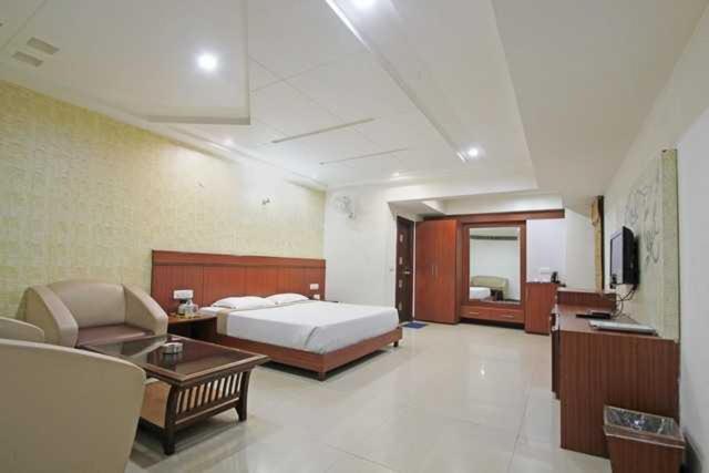 Nagpal Regency Hotell Ludhiana Eksteriør bilde